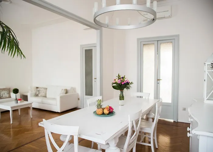 Adelaide Central Apartment