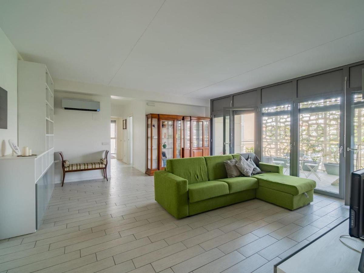 The Best Rent - Spacious Four-bedroom Close To Forlanini Distrct Milão