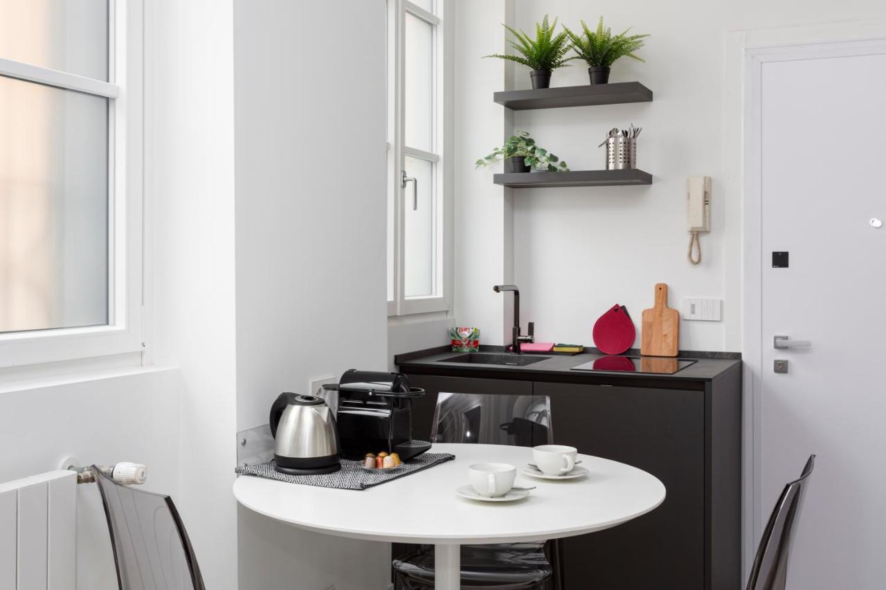 Nest For 2 In Fashion District Via S Cecilia Apartment