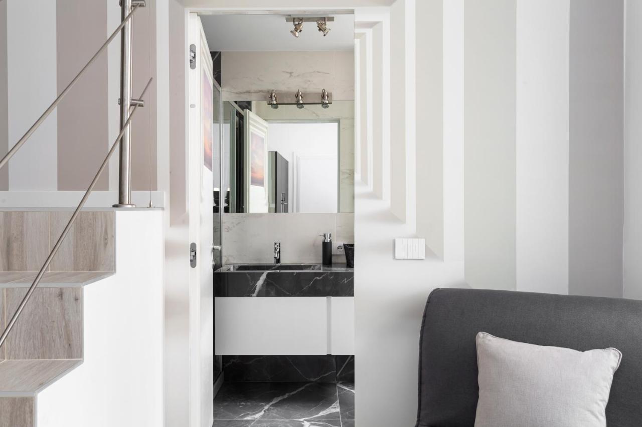 Apartment Nest For 2 In Fashion District Via S Cecilia *