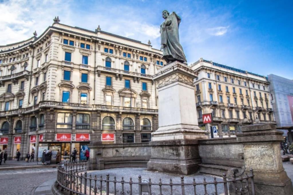 Piazza Duomo - Antico Dell'800 * Milão
