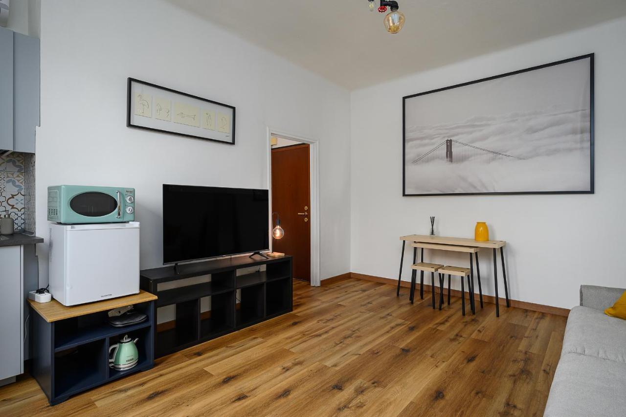 Insubria 8-3dx - Monolocale Cool Apartamento *