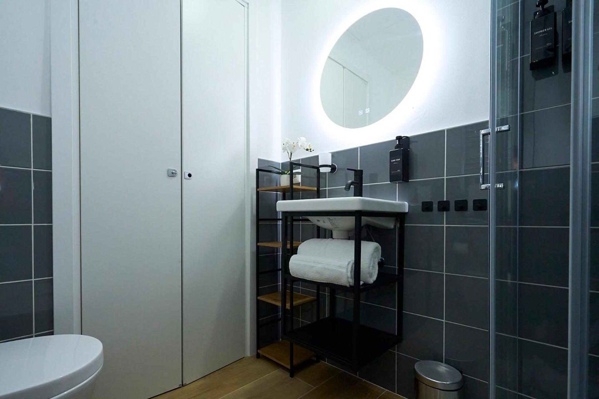 Apartment Duomo 10 Min - Cozy With Netflix & Wifi *