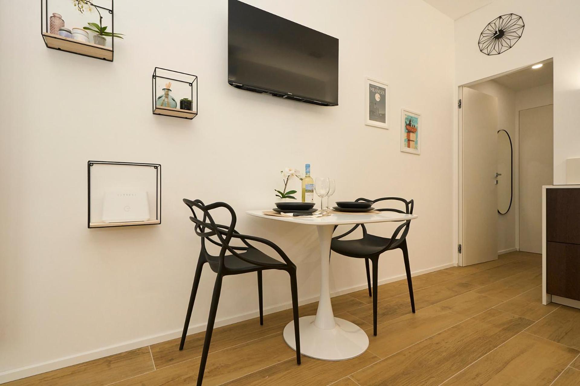 Apartment Duomo 10 Min - Cozy With Netflix & Wifi *
