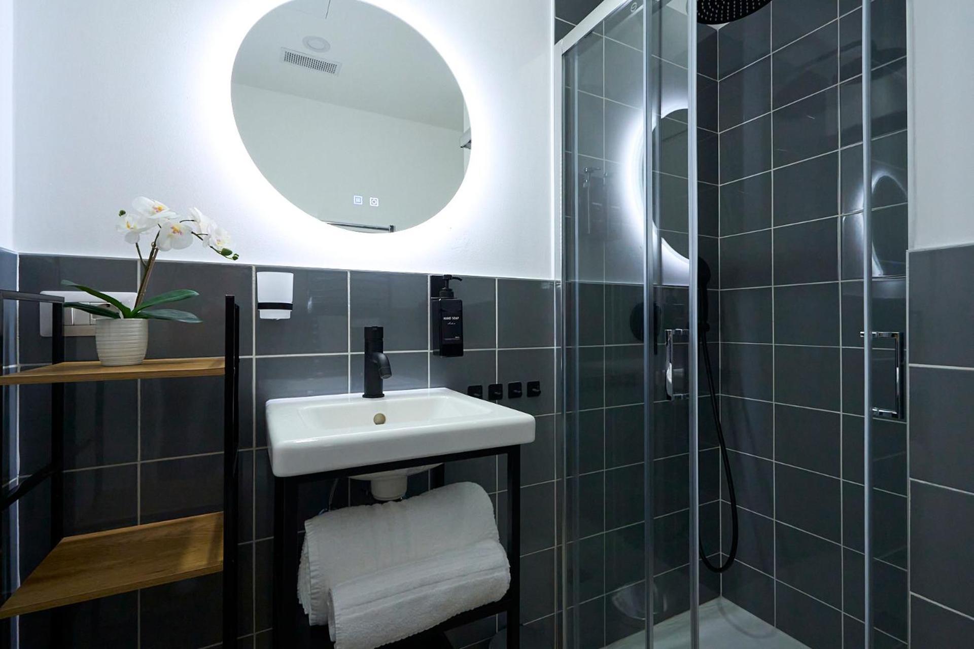 Duomo 10 Min - Cozy With Netflix & Wifi Apartment *