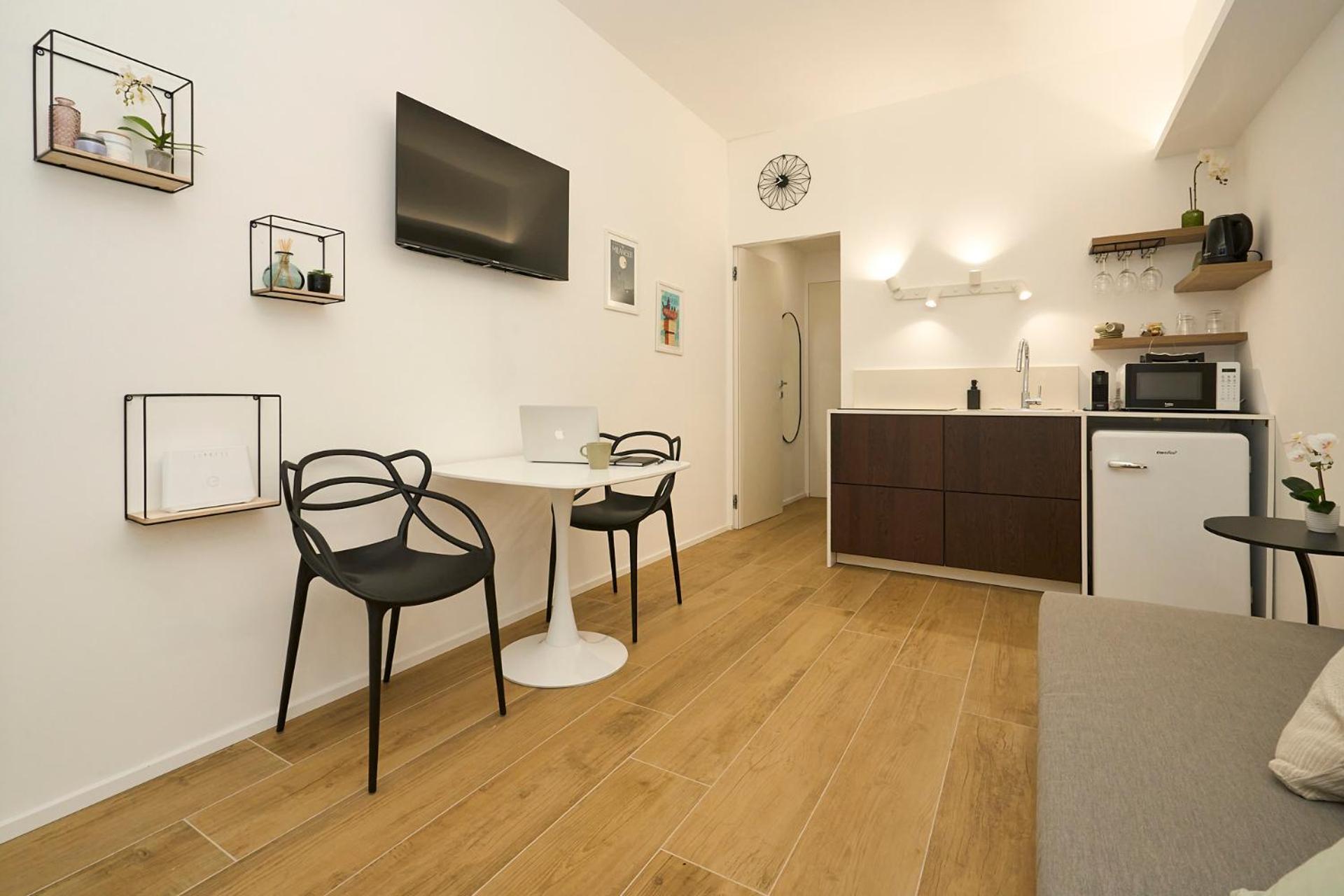 Duomo 10 Min - Cozy With Netflix & Wifi Apartment *
