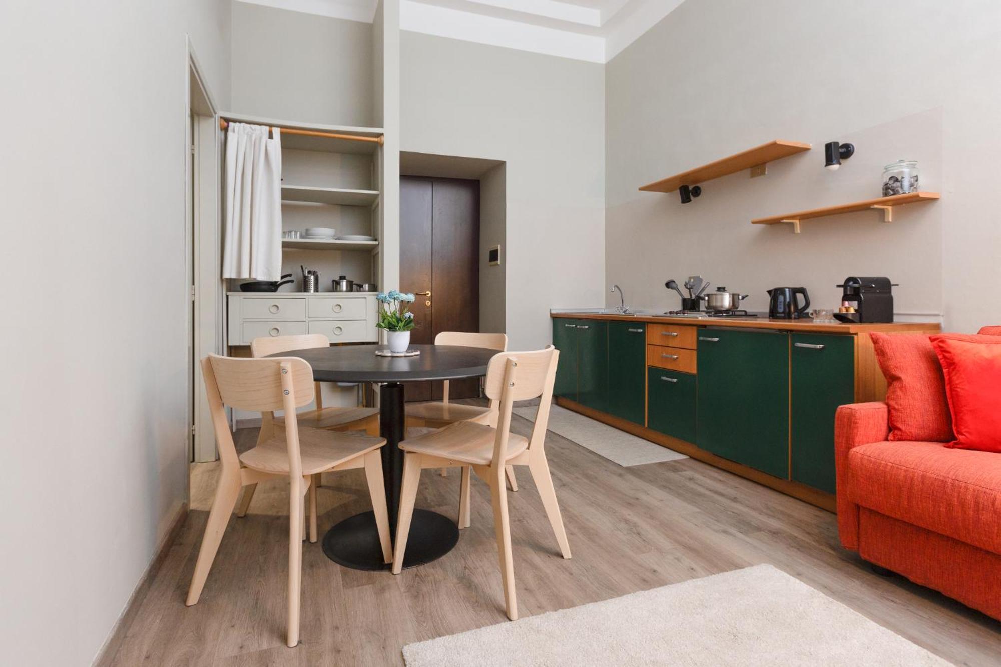 Da Laura - Center - M1 Station Apartment *