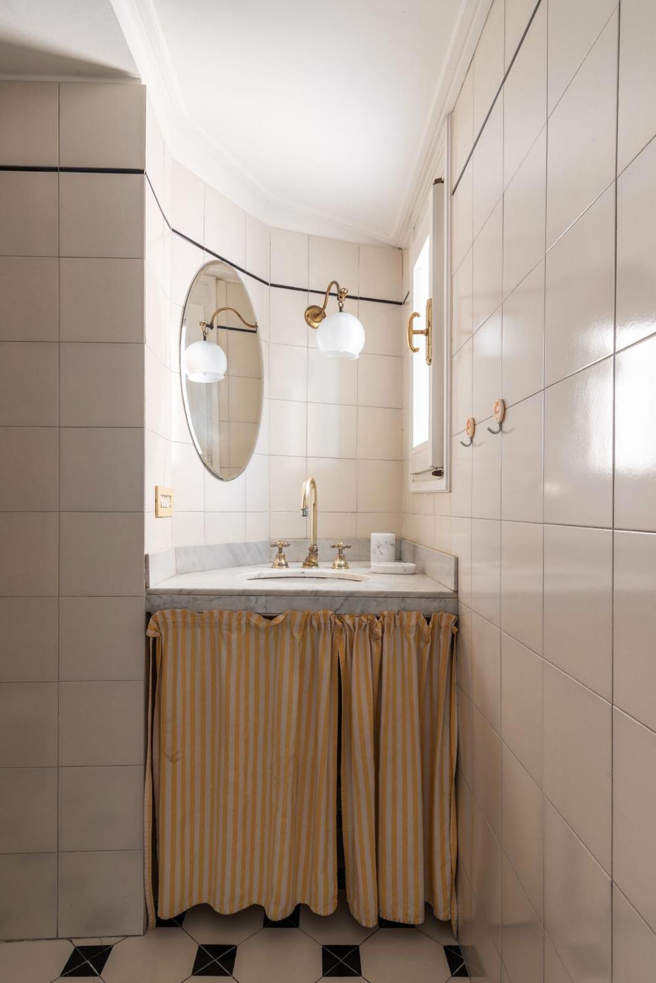 Spacious And Bright Three-room Just Few Steps From The Duomo * Milão