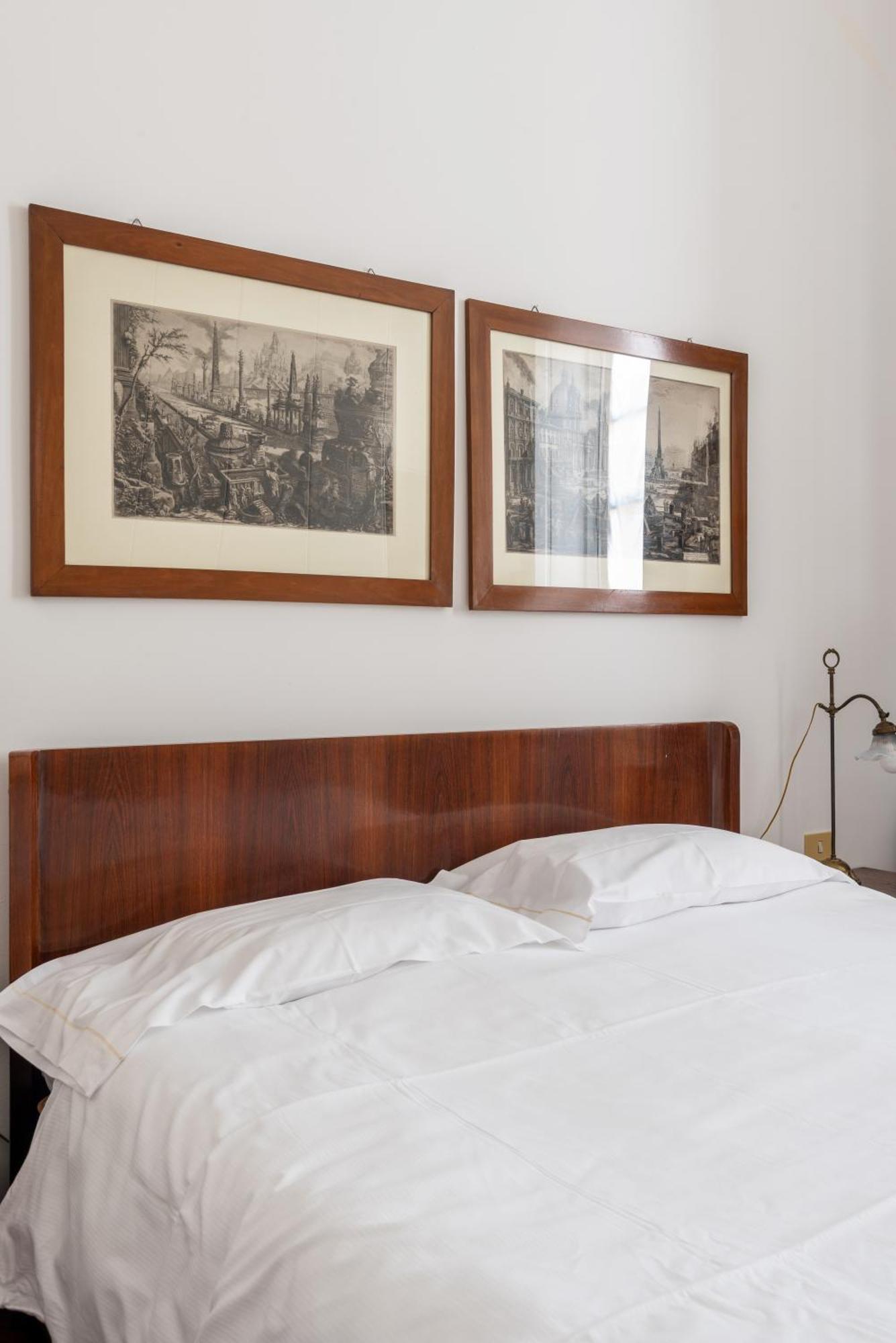 Spacious And Bright Three-room Just Few Steps From The Duomo Apartamento