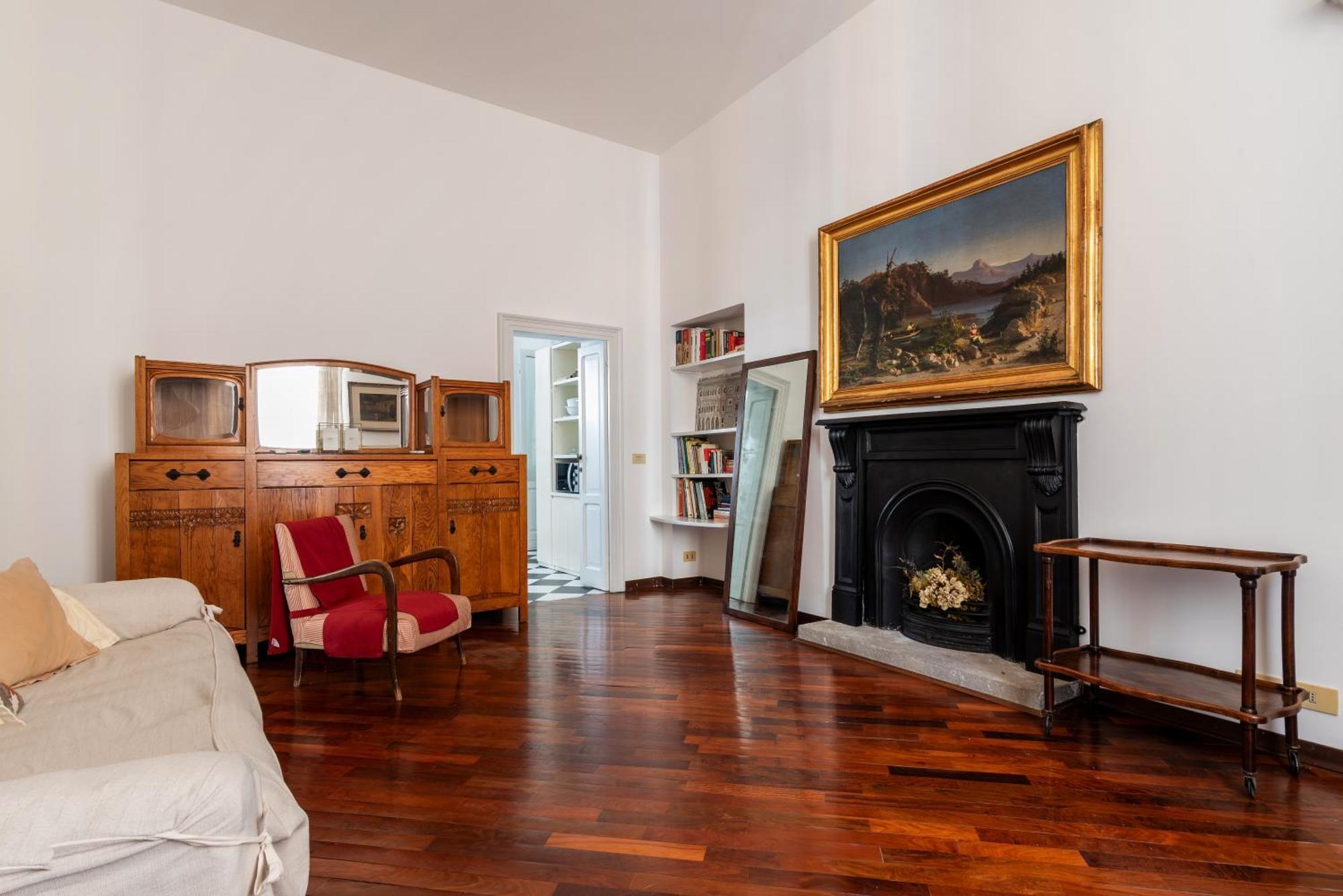 Spacious And Bright Three-room Just Few Steps From The Duomo Milão