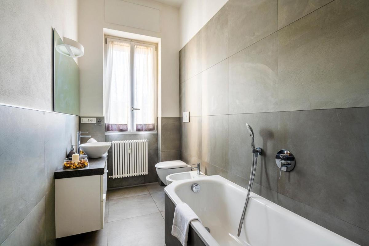 Exclusive 3 Bedrooms Near Duomo Apartamento
