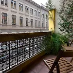 Artist Nadia\'S Apartment In Porta Vercellina