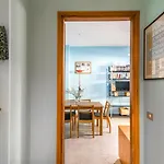 Altido Quiet Apt For 4 With Terrace Near Train Station
