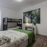 Stayeasy Fara12 - Central Station & Downtown Walking Distance