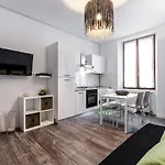 Stayeasy Fara12 - Central Station & Downtown Walking Distance