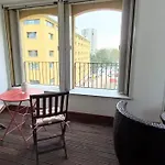 Cozy Apartment With Spacious Veranda