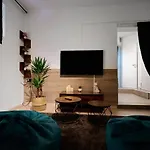 Xenia Apartments - Nuovo Appartamento In Zona Tranquilla