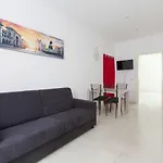 Famagosta M2 Subway Apartment