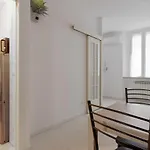 Famagosta M2 Subway Apartment