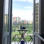 Beautiful Design Flat With Park View, Next To Metro