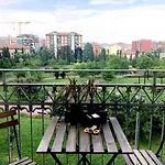 Beautiful Design Flat With Park View, Next To Metro