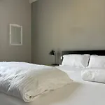 Apartment In Garibaldi Station And Self Check In 4 People