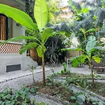 Bilocale Chic In Tropical Villa A Due Passi Da Stazione Centrale