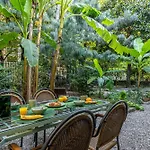 Bilocale Chic In Tropical Villa A Due Passi Da Stazione Centrale