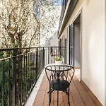 Modigliani Terrace Jacuzzi Golden House