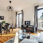 Elegant 2 Bedrooms Apartments Near Duomo
