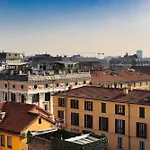 City View, Elegant Apartment In Milan\'S Rooftops