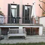 Casa Mari - Free Secure Parking, Breakfast, Private Bathroom, Wifi, Garden, Aircon, 3 Min Walk To Metro And Train Station