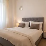 Maison B