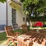 Charming Liberty-Style Villa With Garden And Parking Near City Life