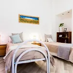 Hintown Submarine\'S Apartment