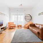 Guesthost - Porta Vittoria Central Apartment