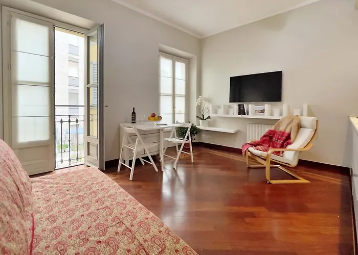 Chic 1Bdr With Shared Terrace Steps From Duomo By Rentopolis