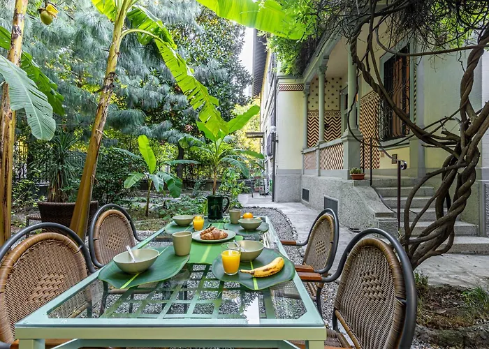 Bilocale Chic In Tropical Villa A Due Passi Da Stazione Centrale