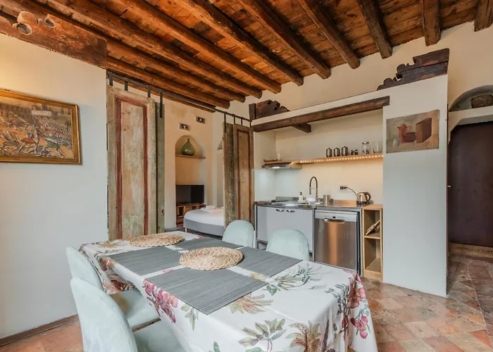 Porta Garibaldi Antique Charm