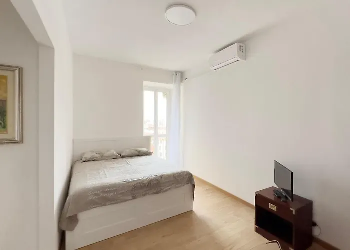 A Chic 2-Rooms Apartment