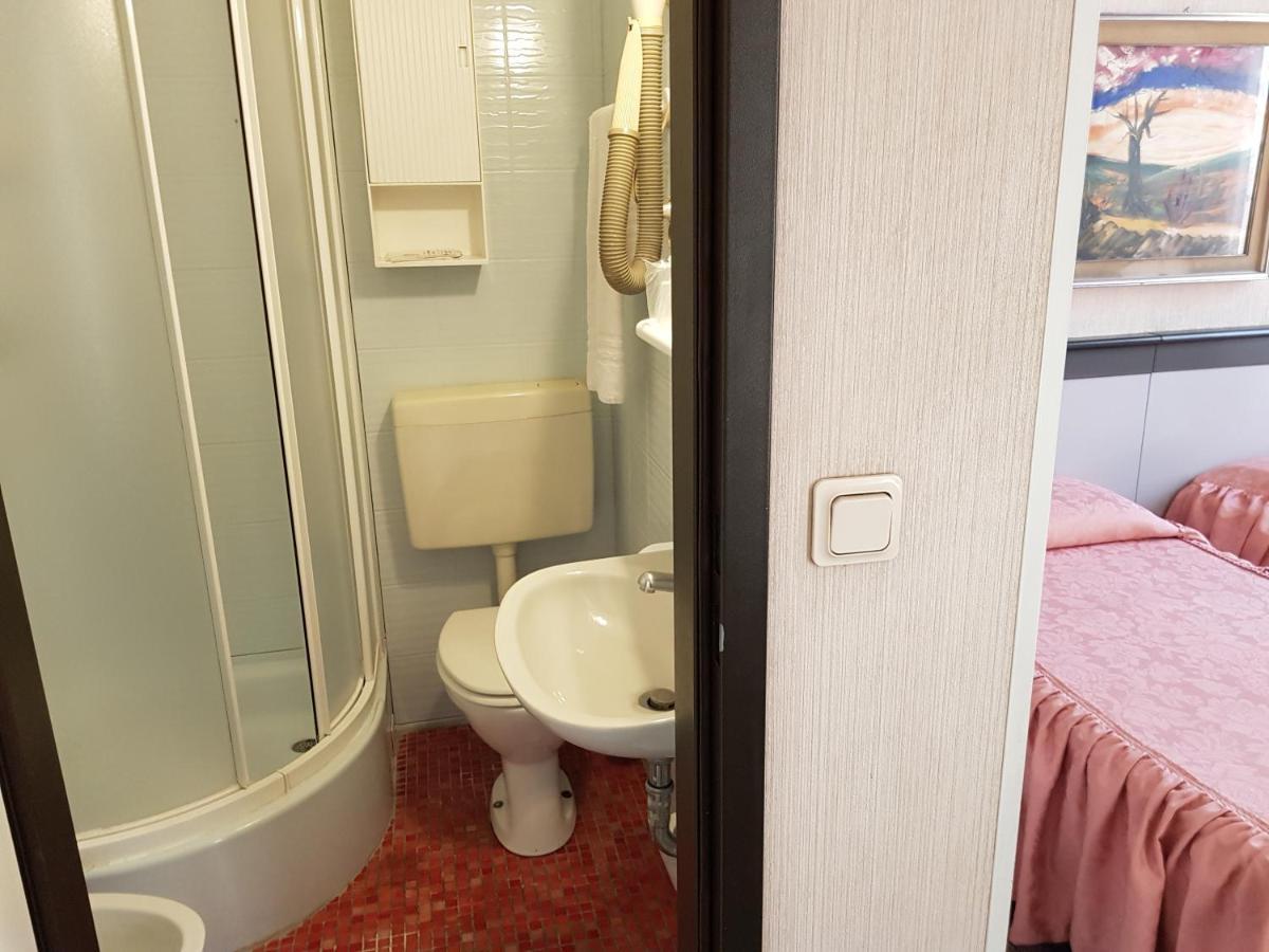 Ada Hotel
