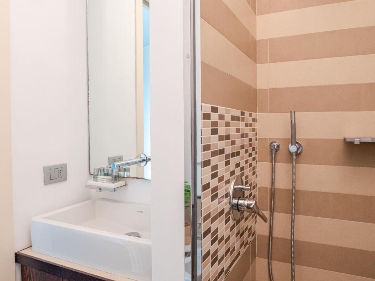 The Rent - Bright Two Near Cattolica Apartment Milan