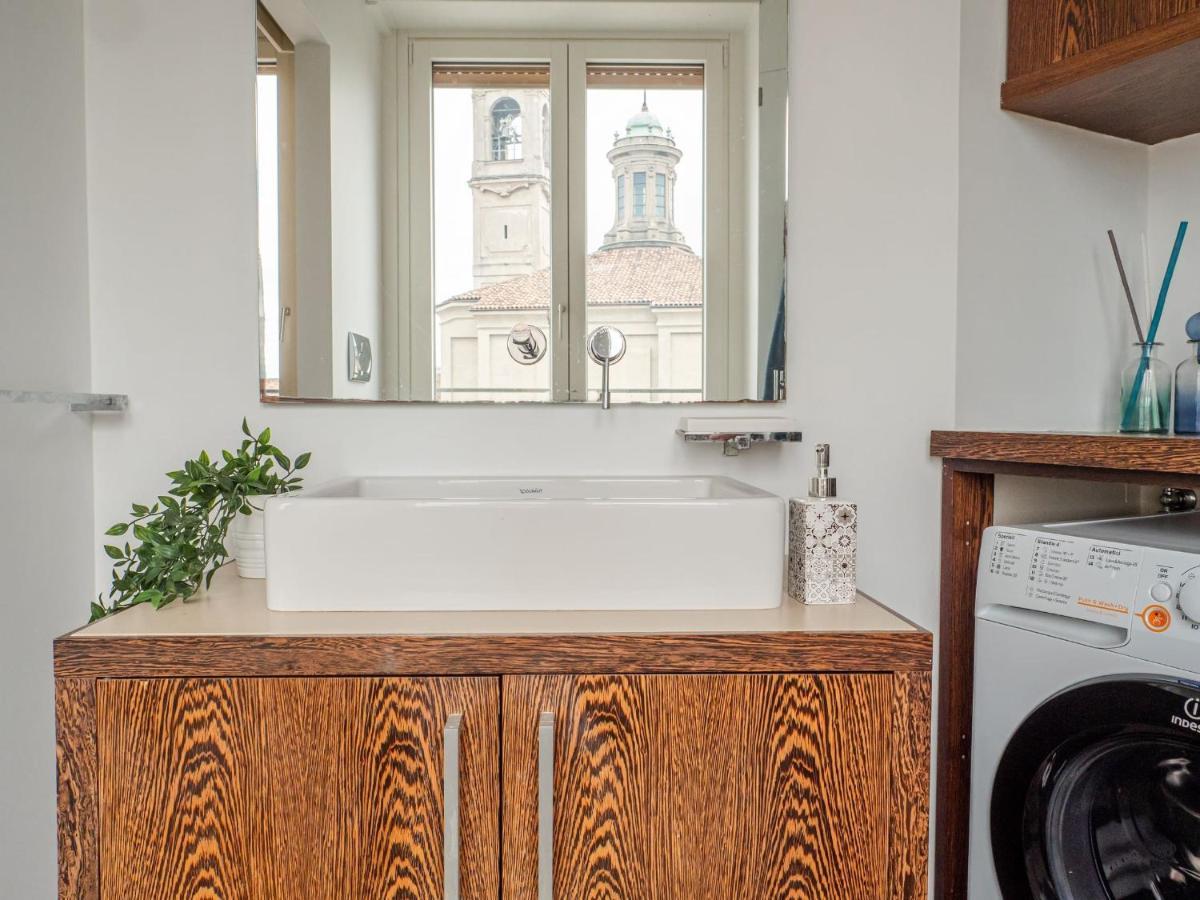 The Rent - Bright Two Near Cattolica Milan