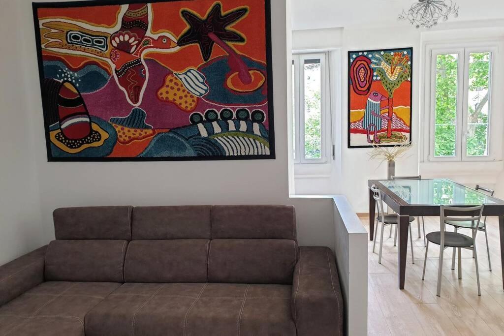 Your Lovely Home, Porta Venezia-1 Queen Bed, 3 Single Beds, 1 Sofa Bed- Apartment Milan