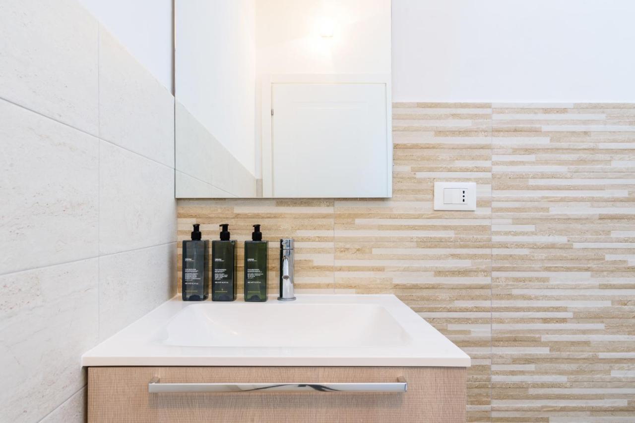 White Navigli Apartment Milan
