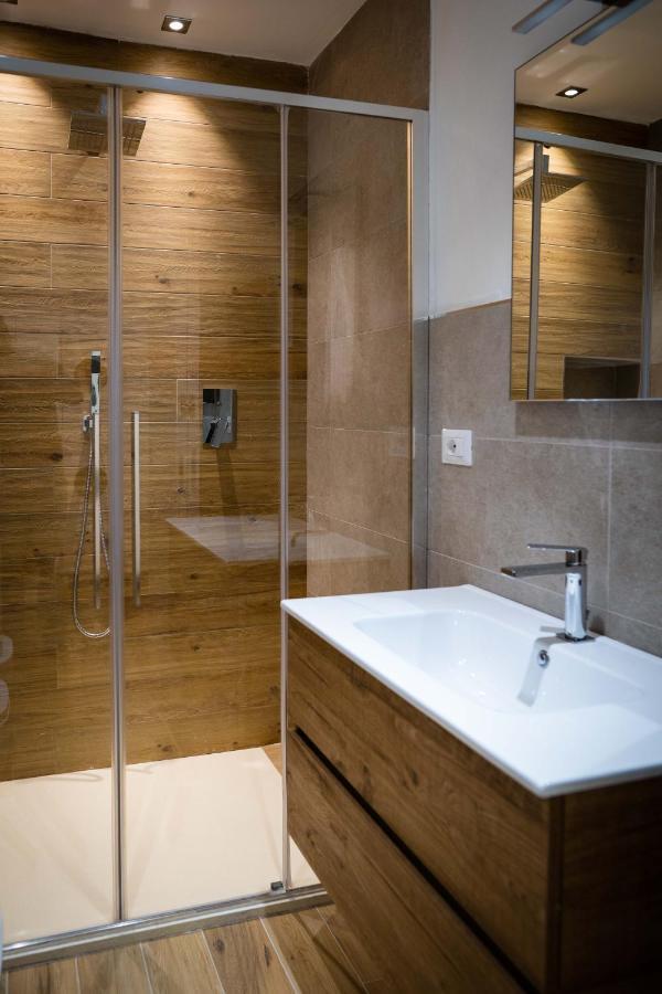 L Arche Comfort & Relax Brown Di Via Varesina * Mailand