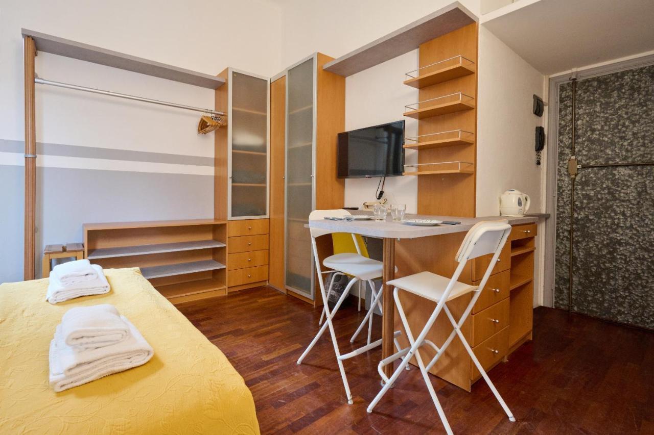 Artist Nadia's In Porta Vercellina Apartment *