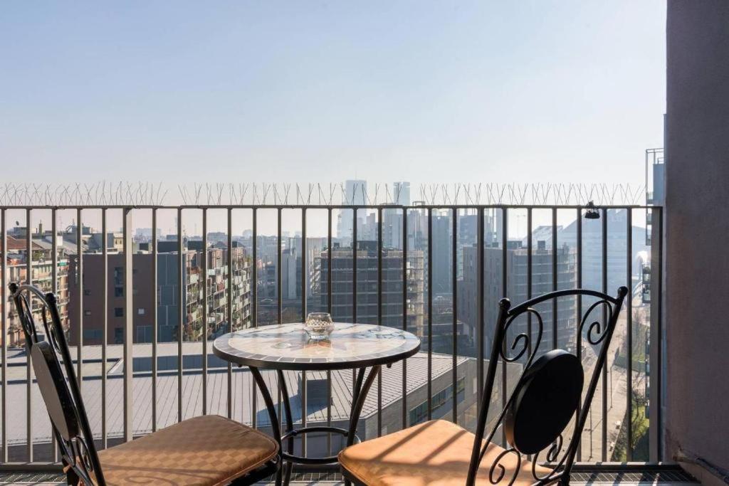 Fiera Milanocity View With Terrace Next To Shopping Mall Apartment Mailand