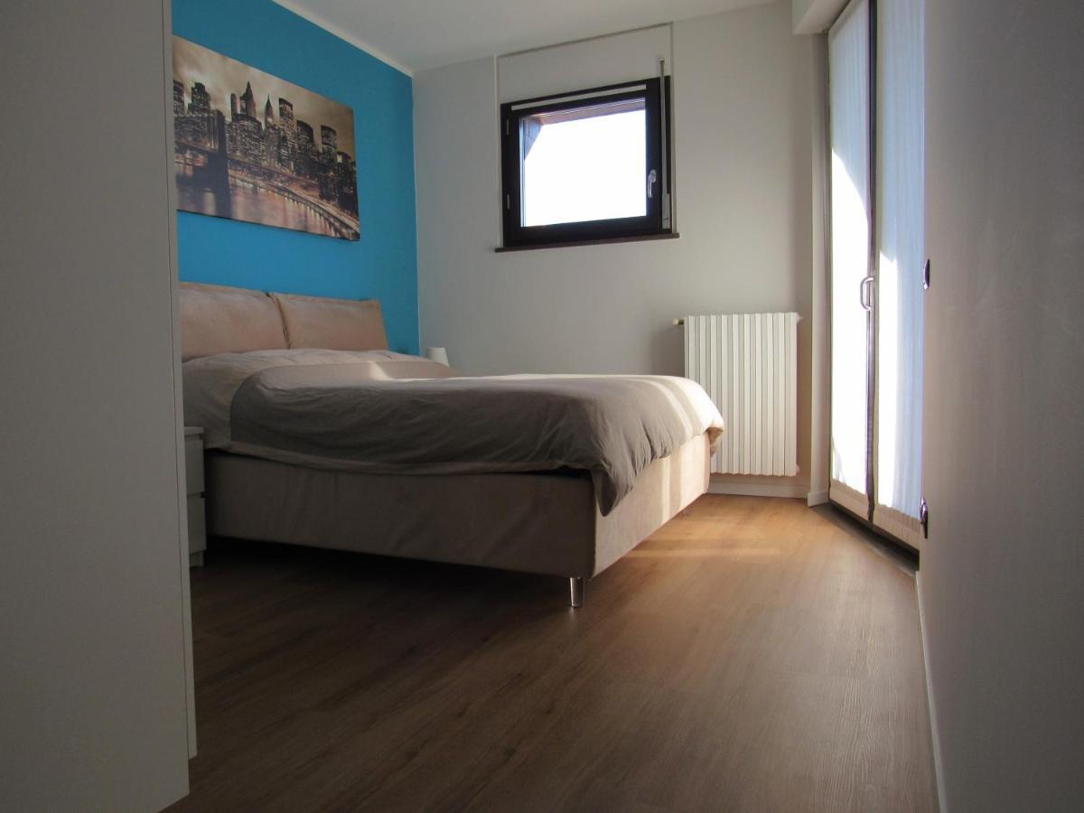 Fiera Milanocity View With Terrace Next To Shopping Mall * Mailand