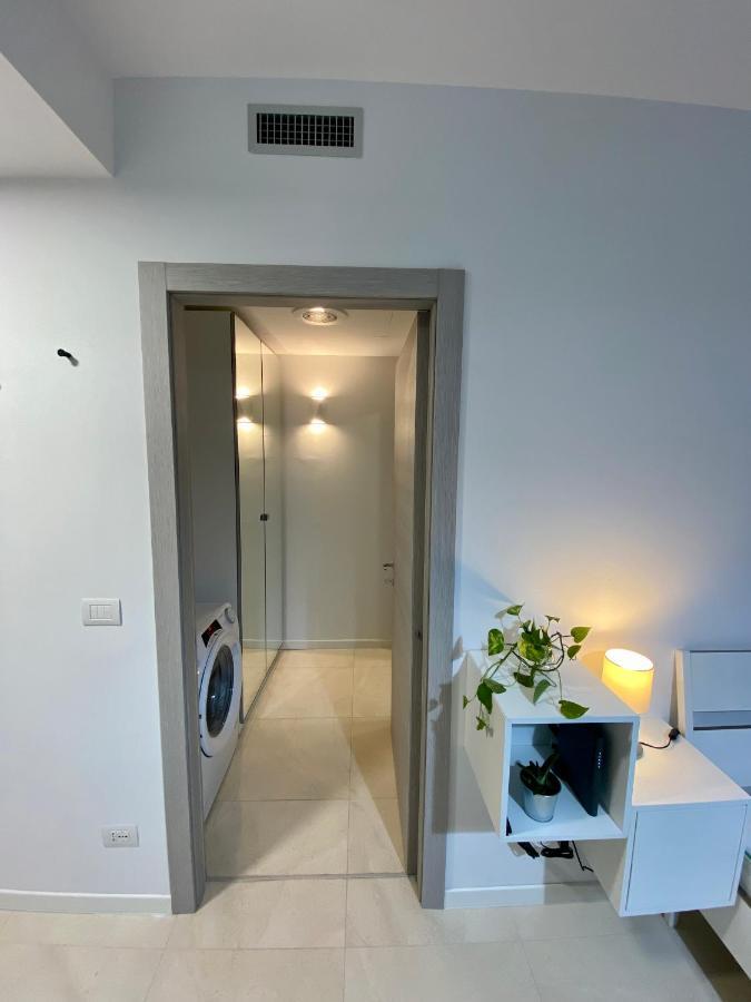East Uptown High Tech Studio Apartment Mailand